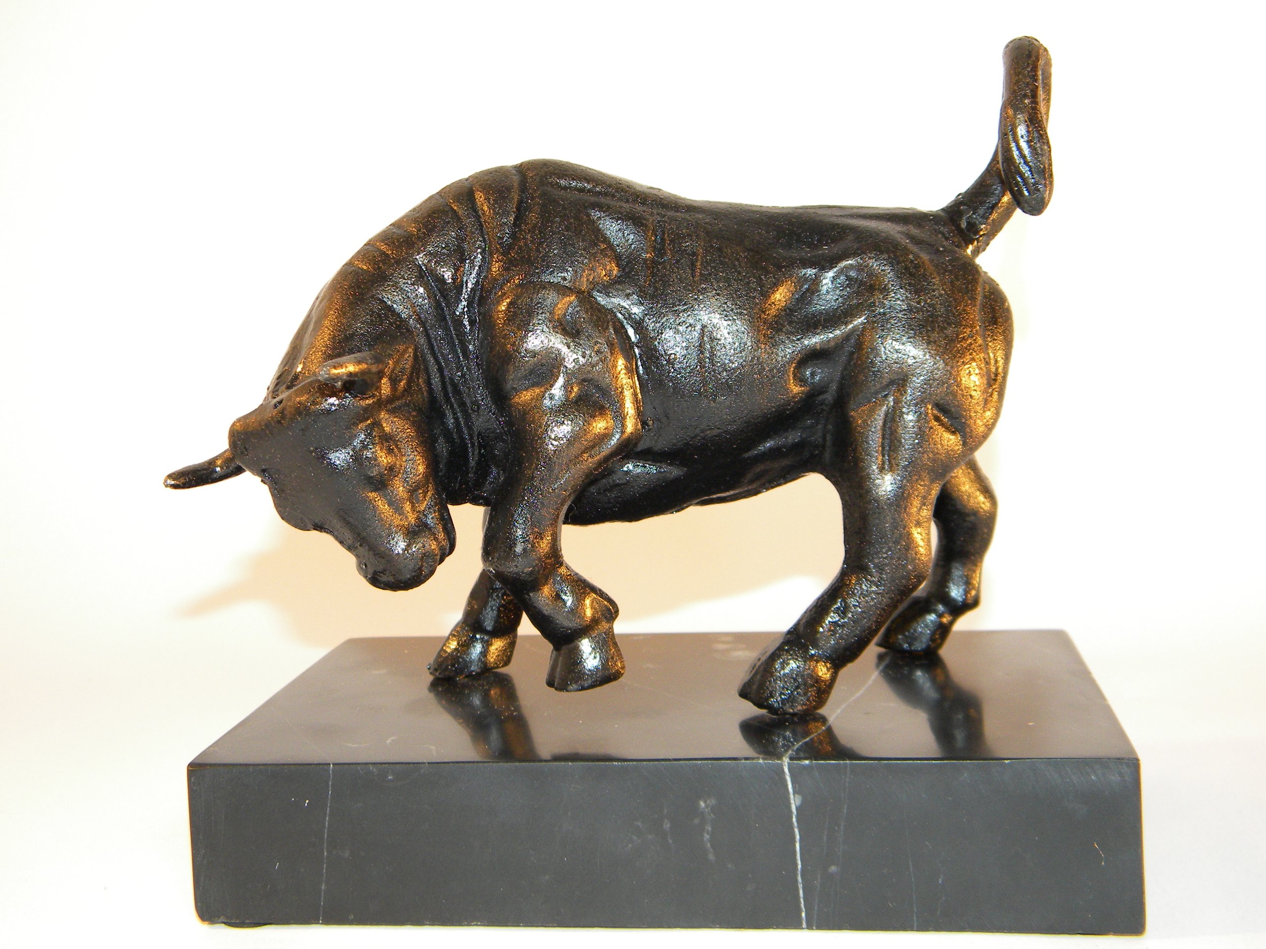 Skulptur Figur Stier Bulle Eisenfigur + Marmorsockel + Bronze - Optik Börse Deko Schreibtischdeko Banker