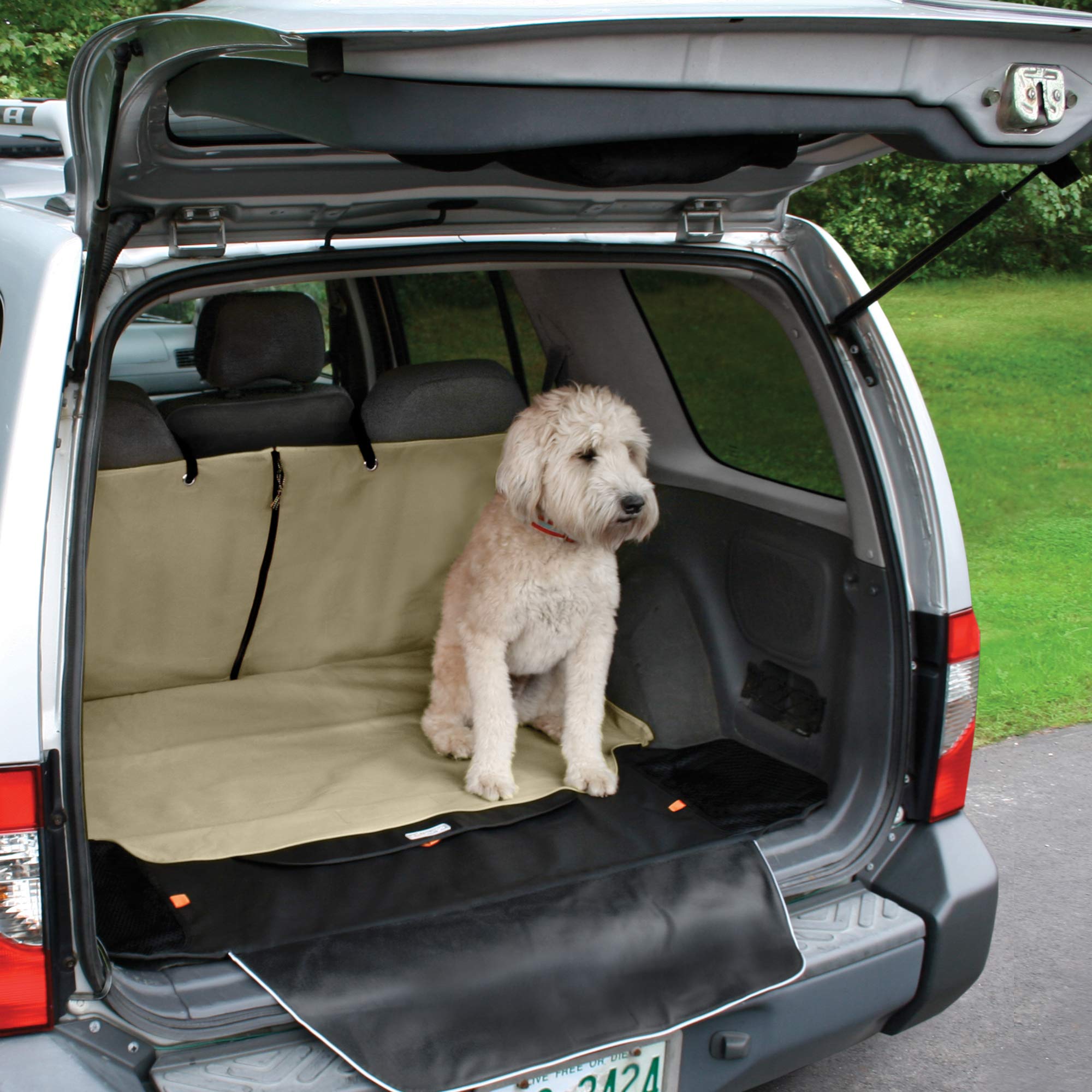 Kurgo Kofferraumbezug für Hunde, Wasserfest und Schmutzabweisend, Für die meisten Autos geeignet, 132 cm x 157 cm, Sandfarben