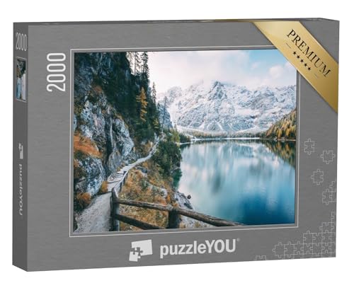 puzzleYOU: Puzzle 2000 Teile „Pragser Wildsee in den verschneiten Dolomiten“