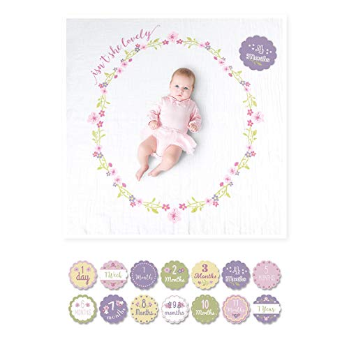 Lulujo Baby-Decke Swaddle mit 14 Monats-Karten Baby-Karten zum Fotografieren und festhalten der ersten Entwicklungsschritte Ihres Babys im ersten Lebensjahr Motiv Isn't she lovely