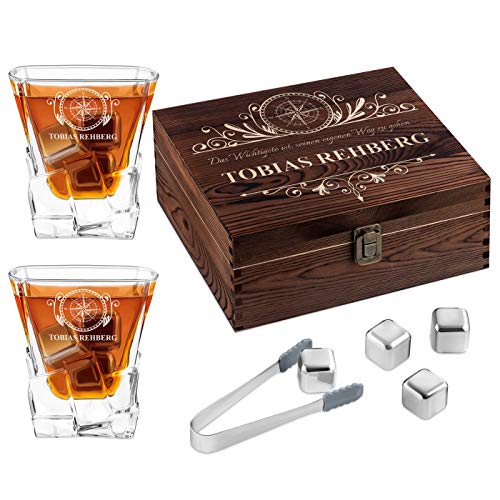 Maverton Whisky Steine Set - in Holzbox mit Gravur - 8 Eiswürfel + 2 Whisky Gläser + Zange + Samtbeutel - wiederverwendbar - aus Metall - Geschenk für Männer - Kompass