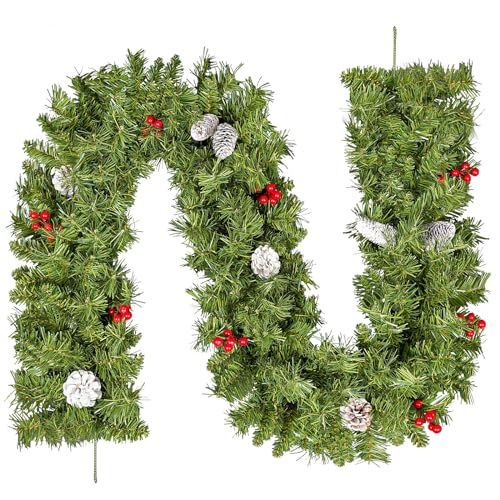himaly 270 cm 9ft Künstliche Weihnachtsgirlande mit 12 Tannenzapfen, 12 Roten Beeren, Grün Girlanden aus PVC weihnachtliche Rattan Hängetreppe Fenster Kamin Wand Haustür Weihnachtsdekoration
