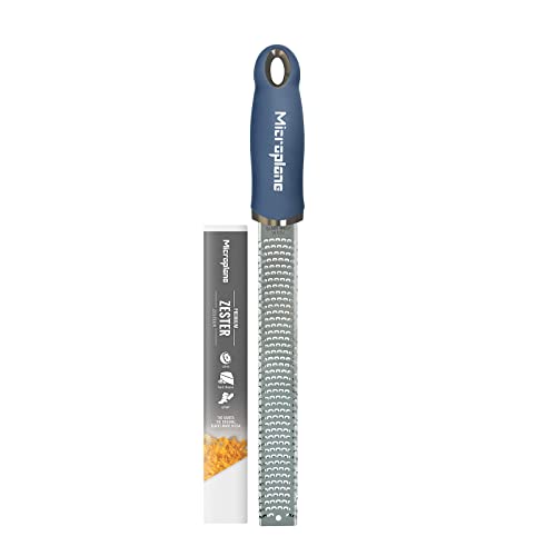 Microplane Zester Küchenreibe in Denim-Blau für Zitrusfrüchte, Parmesan, Ingwer, Schokolade & Muskatnuss mit feiner Edelstahlklinge - Made in USA