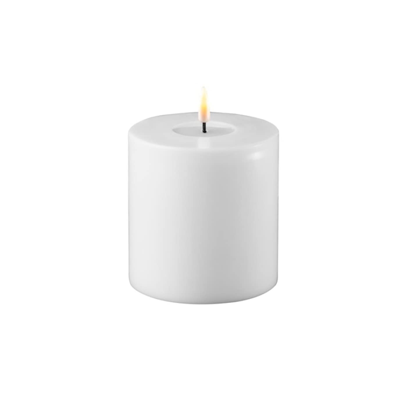 ReWu LED Kerze Deluxe Homeart, Indoor LED-Kerze mit realistischer Flamme auf einem Echtwachsspiegel, warmweißes Licht -Weiß 10 x 10 cm