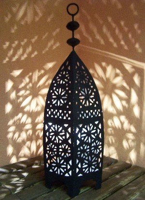 Orientalische Laterne aus Metall Schwarz Sliman 60cm groß | Marokkanische Gartenlaterne für draußen, Innen als Tischlaterne | Marokkanisches Gartenwindlicht Windlicht hängend oder zum hinstellen