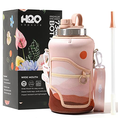 H2O Capsule Wasserflasche mit Aufbewahrungshülle und abnehmbarem Strohhalm, 2.2 l, mit breiter Öffnung, BPA-frei, Sonnenuntergang in den Bergen