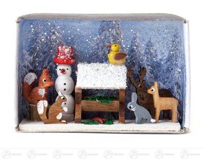 Rudolphs Schatzkiste Miniatur Zündholzschachtel Tierfütterung Breite x Höhe ca 5,5 cmx4 cm NEU Erzgebirge Weihnachtsfigur Holzfigur