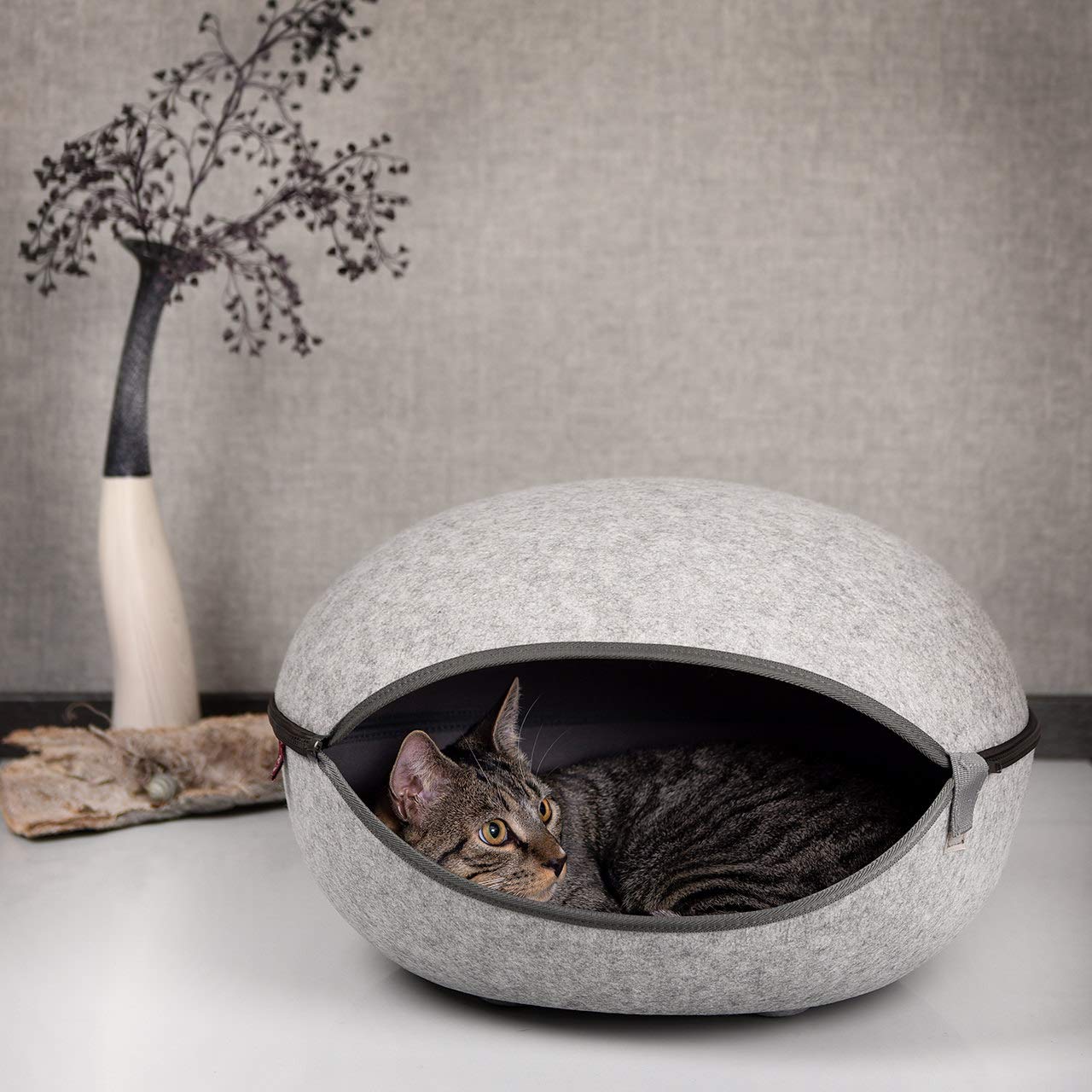 CanadianCat Company | Katzenhöhle, Katzenest in hellgrau - das Kuschelbett mit Stil