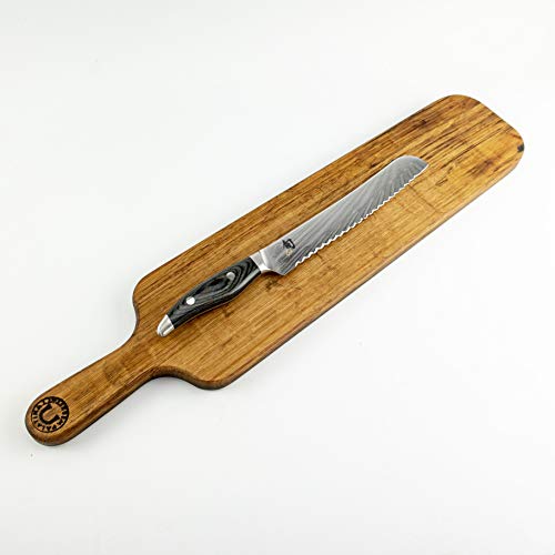 Exklusives Kai Shun Set, ultrascharfes Japanisches Brotmesser NDC-0705 + großes Baguettebrett (Eiche) aus Fassholz von Hand gefertigt (Nagare NDC-0705 Brotmesser) VK: 429,-