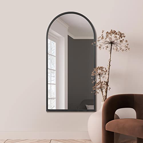 MirrorOutlet The Arcus – Schwarzer Rahmen, modern, gewölbt, 140 cm x 70 cm, silbernes Spiegelglas mit schwarzer Rückseite für jedes Wetter.