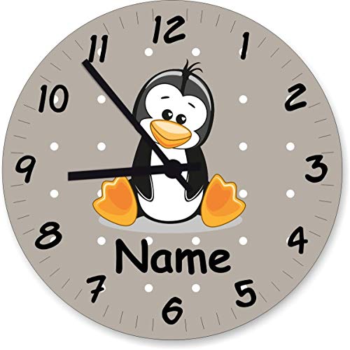 Shirtinstyle Wanduhr Kinderzimmer Wanduhr Pinguin mit Wunschnamen Geschenk Uhr Kinder Handmade, 29cm, Pastellbeige