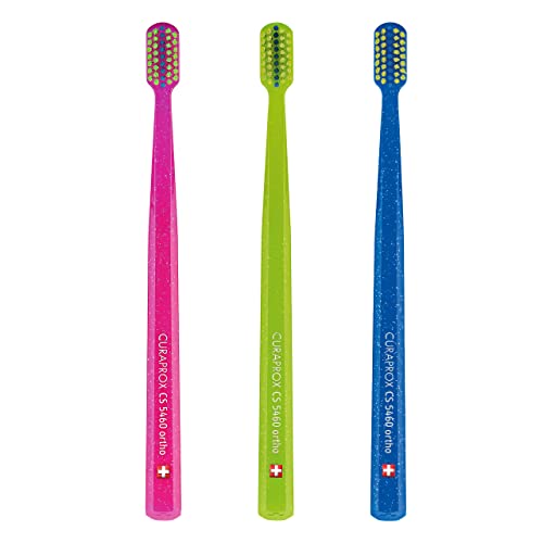 Curaprox 3 x Zahnbürste CS 5460 Ortho - Handzahnbürste mit Spezialschnitt für Zahnspangen mit 5460 Ultra Soft CUREN Borsten - 3 Stück, zufällige Farbe