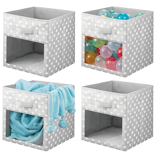 mDesign 4er-Set Aufbewahrungsbox aus Stoff – Schrankbox für Babykleidung, Decken, etc. – gepunktete Aufbewahrungskiste mit Griff und Sichtfenster – grau/weiß gepunktet