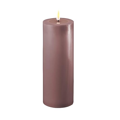LED Kerze Deluxe Homeart, Indoor LED-Kerze mit realistischer Flamme auf einem Echtwachsspiegel, warmweißes Licht - Light Purple 7,5 x 20 cm