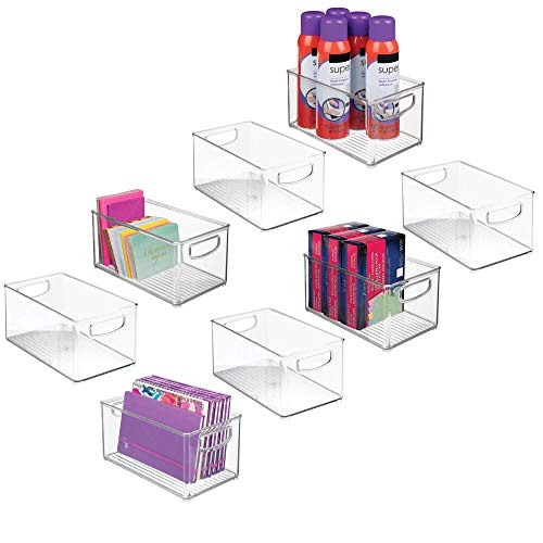 mDesign 8er-Set Aufbewahrungsbox mit integrierten Griffen – zur Aufbewahrung von Küchen-, Badezimmer- oder Büroutensilien – Kunststoffbox für die Schreibtischablage – transparent