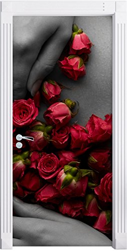 Stil.Zeit Möbel Sinnlicher weiblicher Körper mit Rosen Blumen B&W Detail als Türtapete, Format: 200x90cm, Türbild, Türaufkleber, Tür Deko, Türsticker
